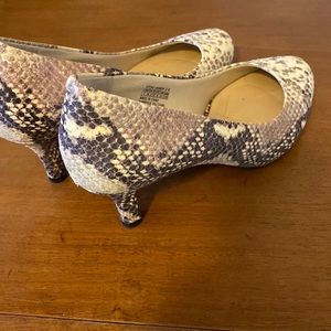 Rockport snakeskin pumps 7